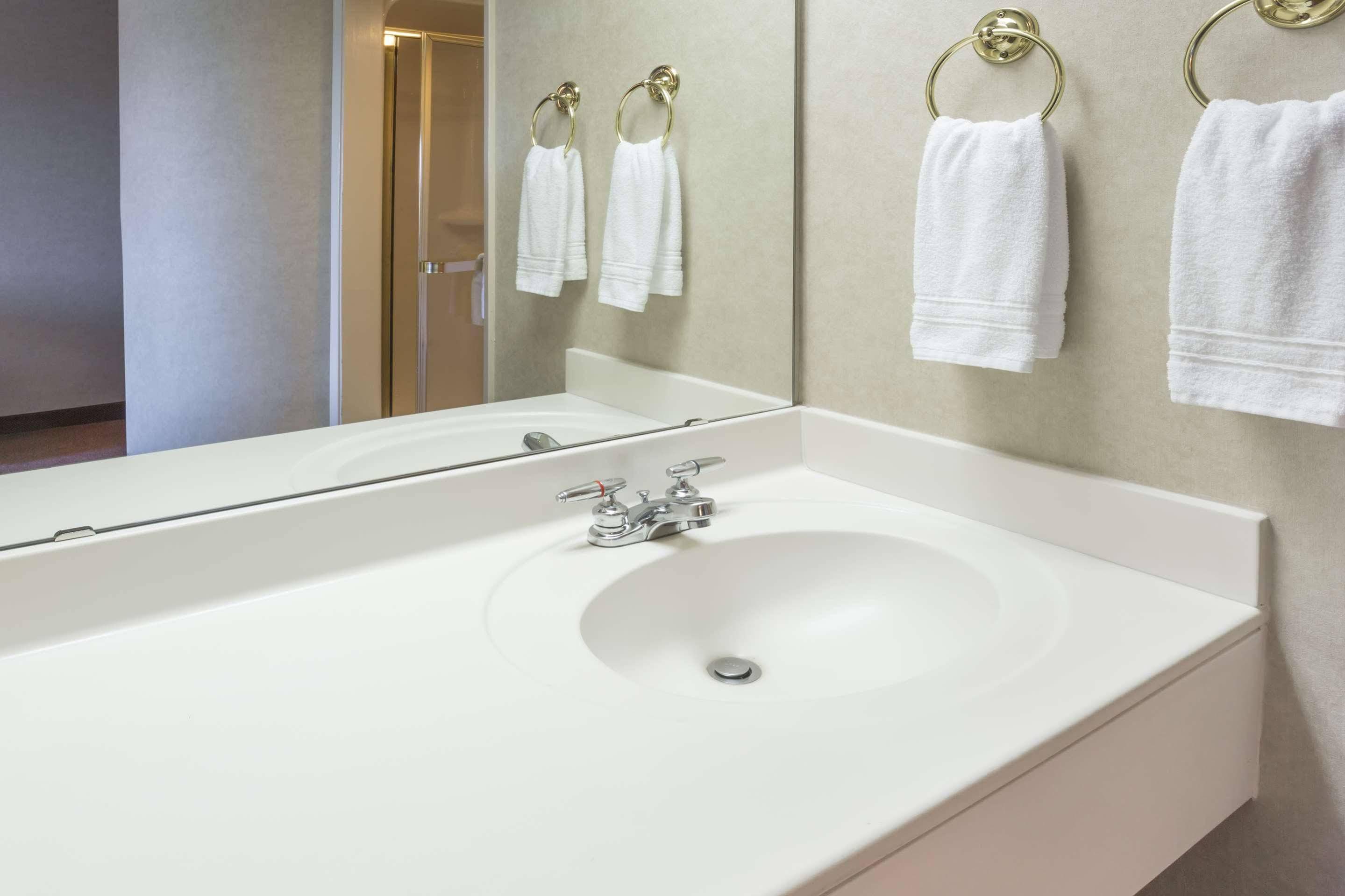 Days Inn By Wyndham Portland East Bagian luar foto