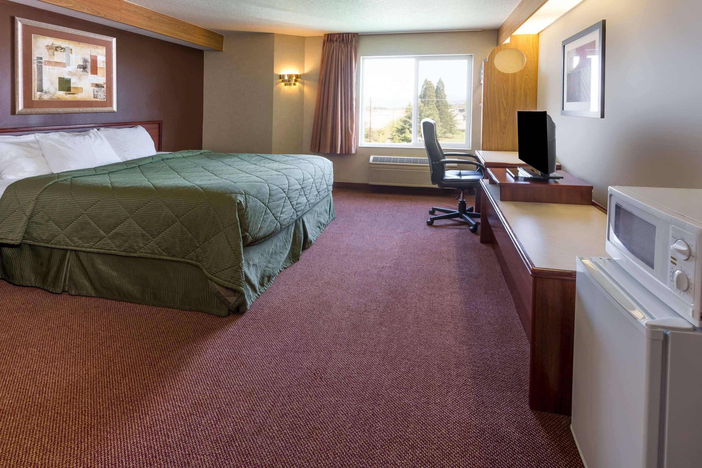 Days Inn By Wyndham Portland East Bagian luar foto