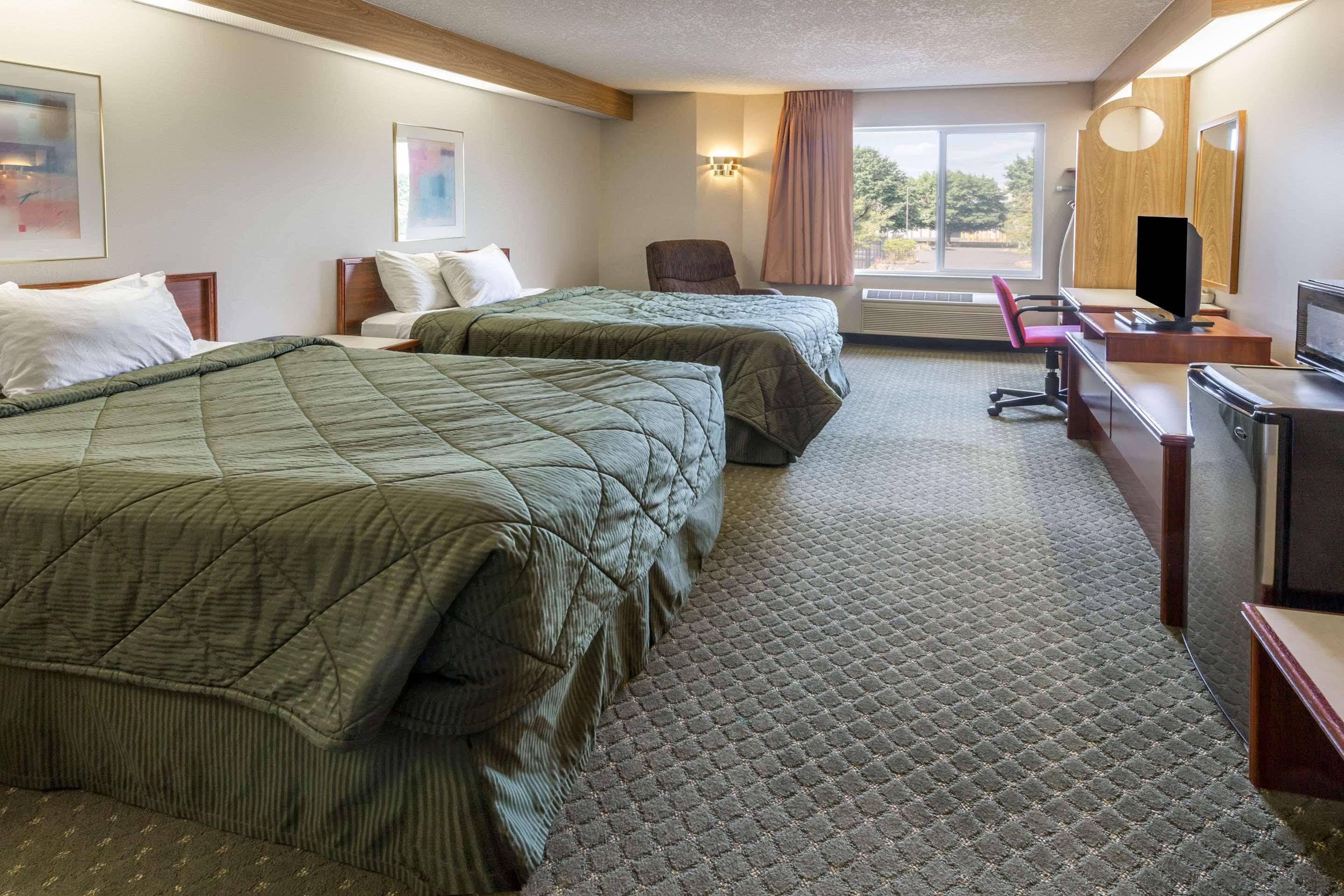 Days Inn By Wyndham Portland East Bagian luar foto