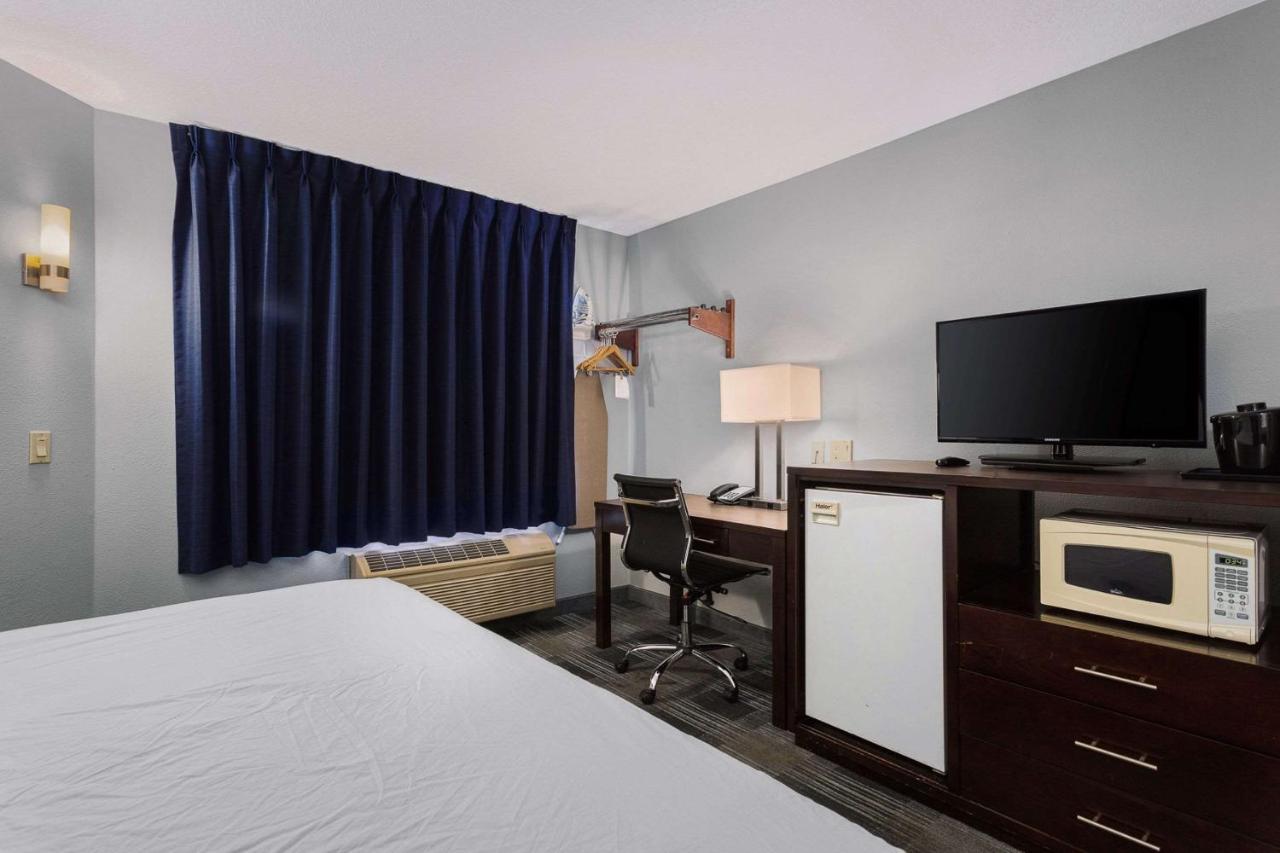 Days Inn By Wyndham Portland East Bagian luar foto