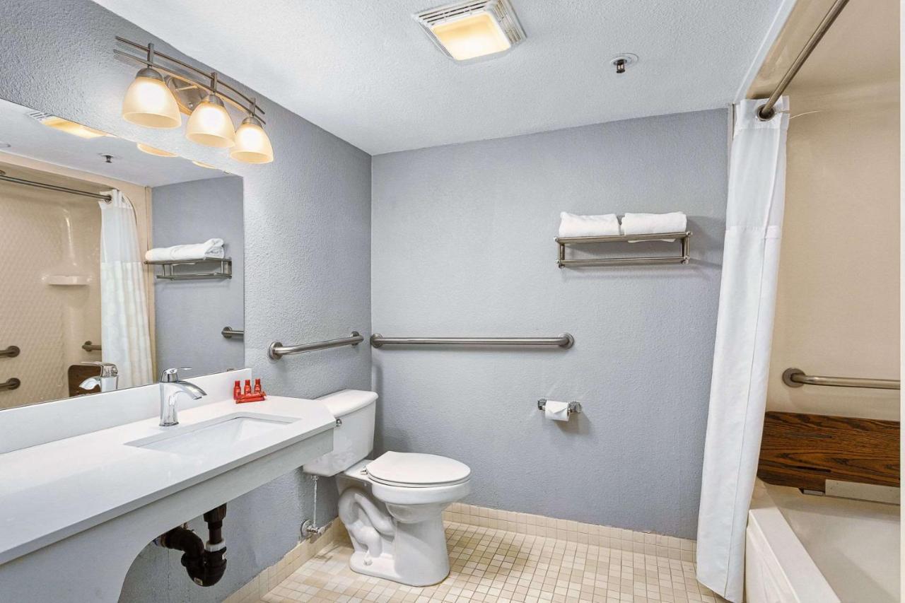 Days Inn By Wyndham Portland East Bagian luar foto