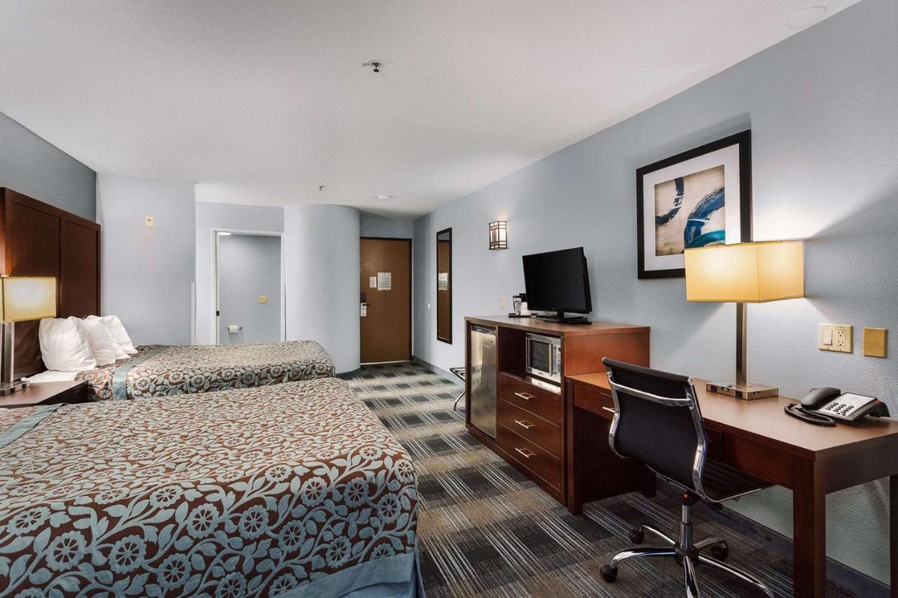 Days Inn By Wyndham Portland East Bagian luar foto