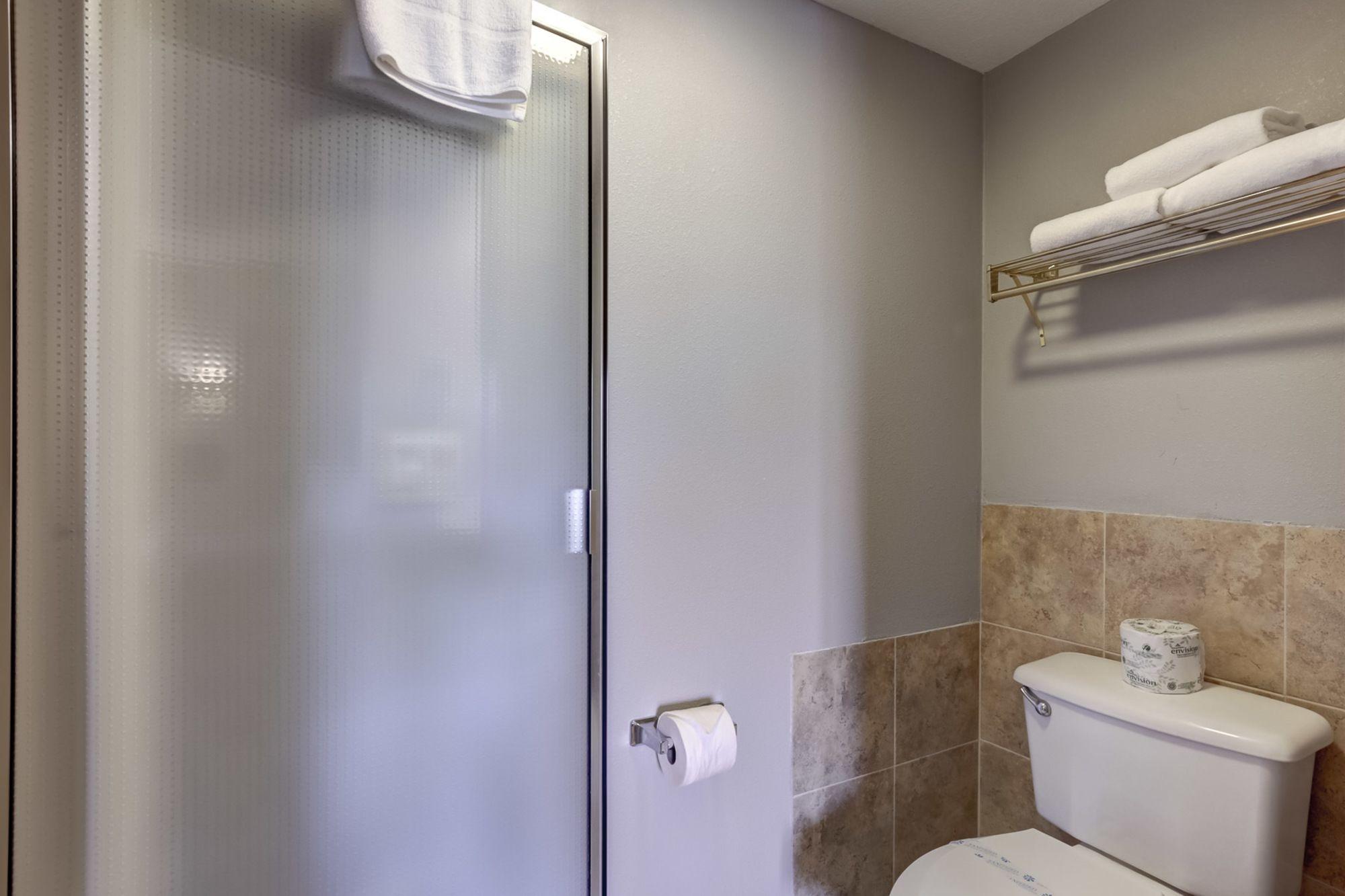 Days Inn By Wyndham Portland East Bagian luar foto