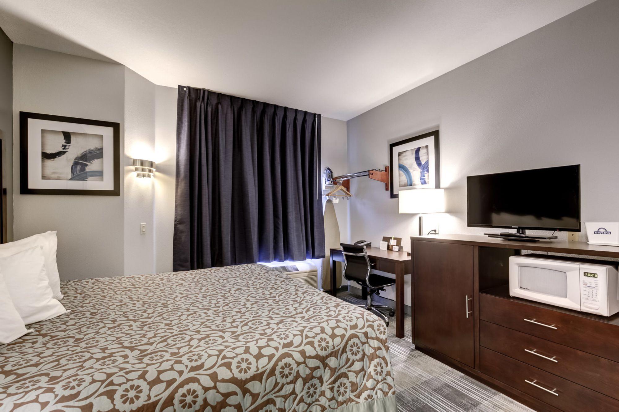 Days Inn By Wyndham Portland East Bagian luar foto